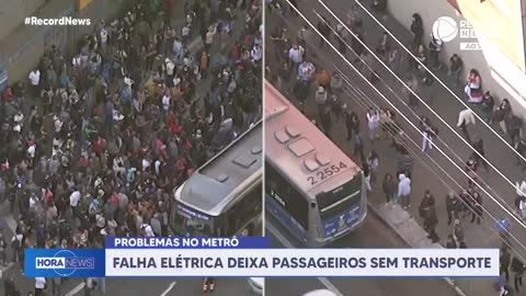 Metrô de SP tem falha elétrica e deixa um milhão de passageiros sem transporte