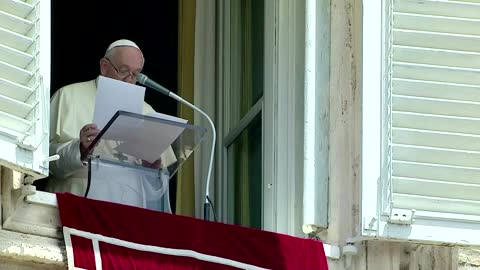 Pope prays for peace in Ukraine