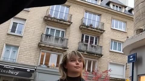 Je suis tombé sur un modèle pro et son amie dans la rue !