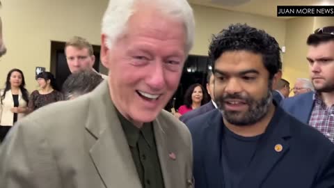 Bill Clinton PANICS when journalist asks him brutal Jeffrey Epstein question