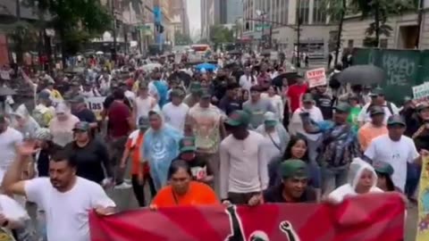 Illegal aliens march through NYC chanting “Abolish ICE!” 👀🤬