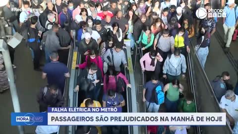 Metrô de SP tem falha elétrica e deixa um milhão de passageiros sem transporte