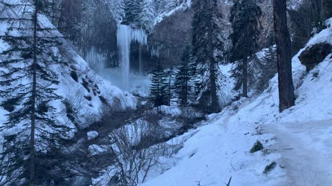 Gorgeous Raging Waterfall – Tamanawas Falls – Mount Hood – Oregon – 4K