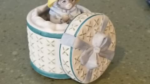 MEMORY Porcelain Cat Animated MUSIC BOX Schmid