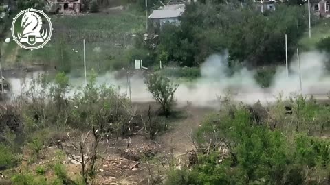 Extreme close combat of Ukrainian Bradley and russian APC with meat armor