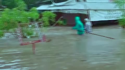Philippines! Flash floods and landslides hits Davao del sur