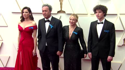 Red carpet support for Ukraine at the Oscars