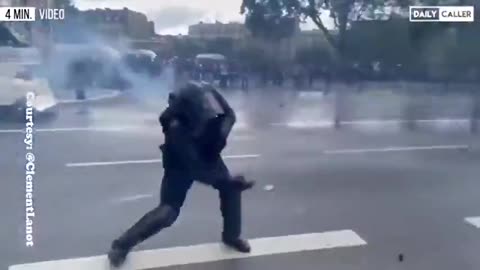 French Protest Vaccine Passports by eating in front of restaurants!