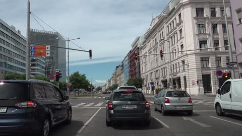 Driving Downtown - Vienna 4K - Austria(00h37m21s-00h39m19s)