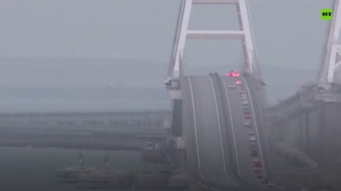 Il traffico ritorna al ponte di Crimea dopo l'attacco terroristico,sono iniziate le riparazioni dell'infrastruttura e il traffico ferroviario è stato già completamente ripristinato,mentre quello automobilistico solo parzialmente