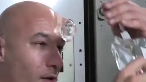 ✨ NASA Astronaut washing his Head in space Inside the ISS #nasa #nasaupdates #space #astronomy