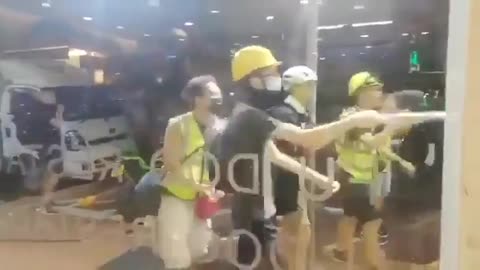 Man Brutally Beaten by Hong Kong Protesters