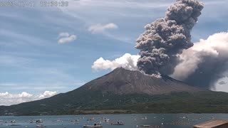 WATCH - *Eruption* Double explosion from Sakurajima volcano in Japan
