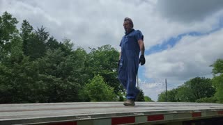 OWNER OPERATOR REPAIRS FLOORBOARD on FLATBED TRAILER