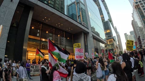 Protesta pro Palestina afuera de BlackRock en Nueva York.
