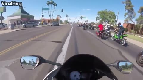 Motorcyclist Runs Away From Police and Leaves Motorcycle Behind
