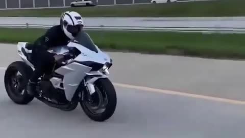 Kawasaki h2 on fire upto 300 km/h in 5 seconds