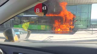Arde un autobús en la Terminal 1 del Aeropuerto de Barcelona