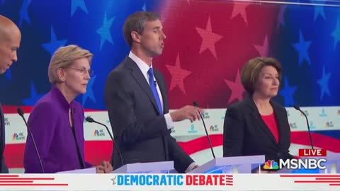 Moderator asking question in Spanish to O'rourke
