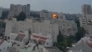 🚀🇮🇱 Israel War | Hamas Rocket Impacts Building in Tel Aviv | 3-4 Injured | RCF