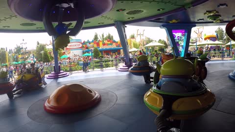Alien Swirling Saucers ride at Disney Hollywood Studios HD POV