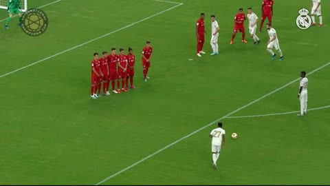 Rodrygo's AMAZING free-kick goal against Bayern!