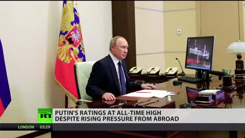 Gli indici di approvazione di Putin salgono,nonostante la pressione occidentale,han raggiunto un livello record, dicendo che è naturale per qualsiasi paese avere cittadini che si radunano attorno al loro leader quando si sentono isolati.