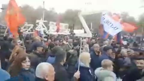 Armenians protesting in support of Russia outside the embassy