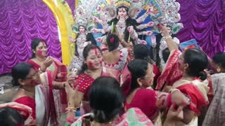 India celebra el último día del Durga Puja, el festival en el que triunfa el bien sobre el mal