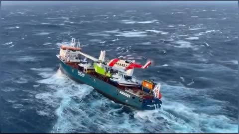Crew airlifted from troubled cargo vessel EEMSLIFT HENDRIKA