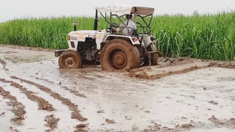 Kisan ke tractor ki video tractor stuck in mud t