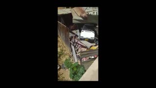 Video: Un carro cayó sobre una casa en Bucaramanga