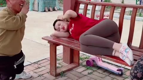 Funny video of sleeping comedy funny short feed Chinese fun