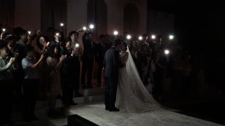 How do Koreans take the wedding picture?