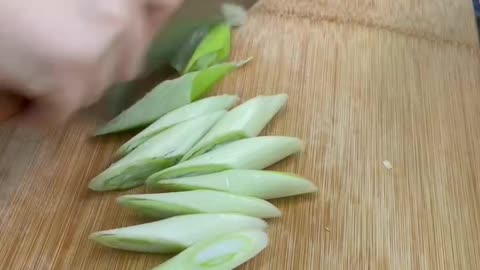 Cut garlic