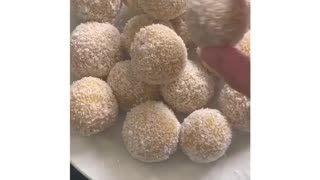 Apricot Coconut Bliss Balls 🤤