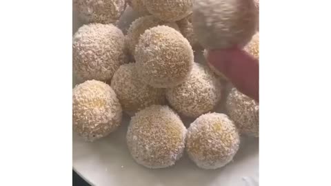 Apricot Coconut Bliss Balls 🤤