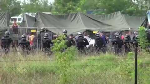 Hungarian police appear to use tear gas against refugees