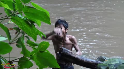 Primitive Technology - Meet Crocodile At Waterfall And Cooking - Eating Delicious In The Forest