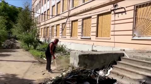 Ukrainian children return to school despite the war