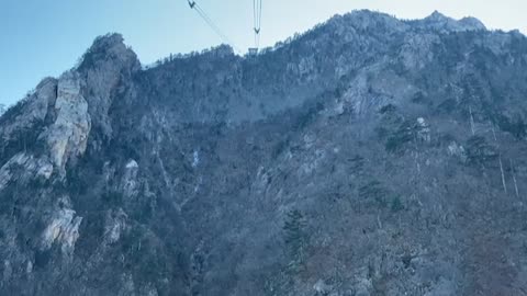 I went up the highest mountain in South Korea by cable car.