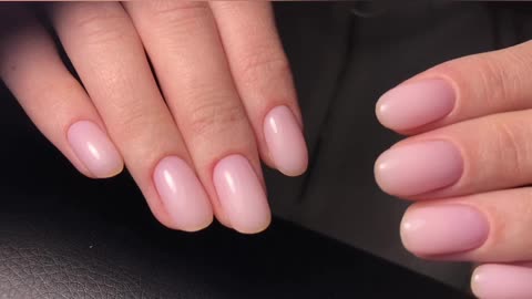 Nude manicure