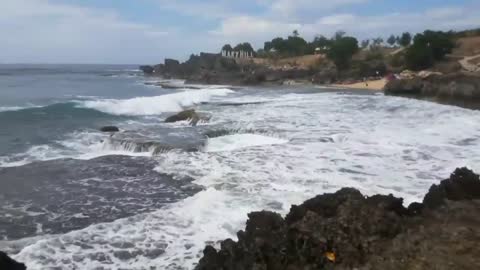 Insane waves at the "Death Pool" in the Philippines