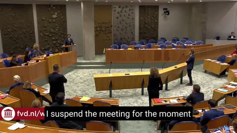 The Netherlands 🇳🇱 Watch when the government walks out as Thierry Baudet is speaking