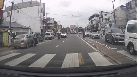 High-Speed tuktuk hit car