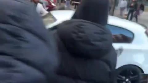 LONDON - MUSLIMS FIGHTING IN THE STREET