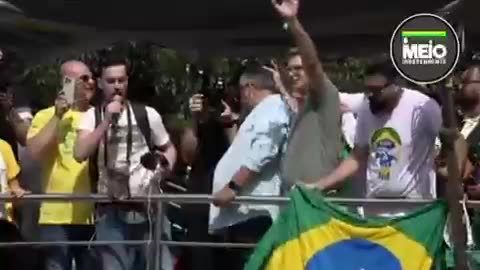 Sérgio Tavares ovacionado no Brasil