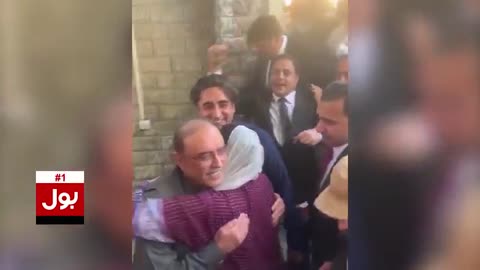 Asif Zardari meets Bilawal Bhutto Zardari and Asifa Bhutto Zardari just before a