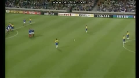 Roberto Carlos amazing free kick for Brazil