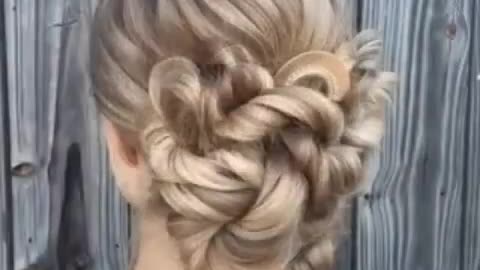 Incredibly beautiful do-it-yourself hairstyle